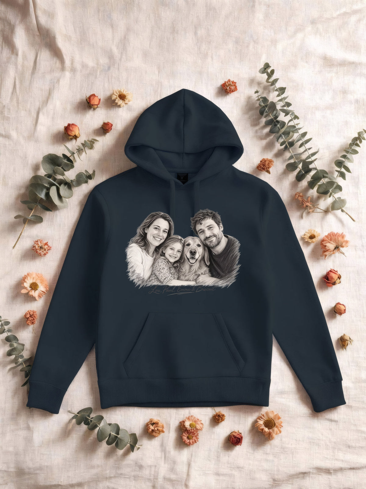 Sweat à capuche navy avec le portrait au crayon d’une famille et de son chien