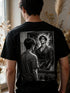 Jeune homme portant un t-shirt manga noir motivation au dos
