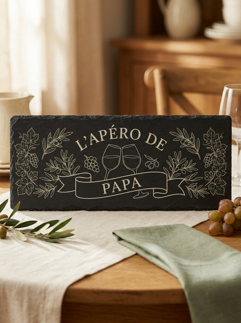 Planche apéro personnalisée en ardoise gravée avec le prénom Papa