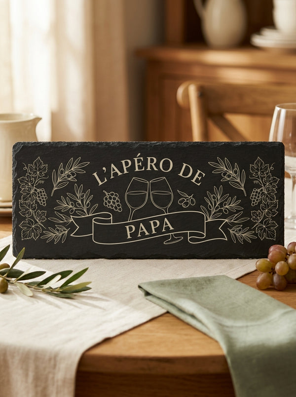 Planche apéro personnalisée en ardoise gravée avec le prénom Papa