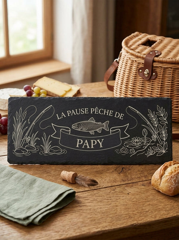 Planche apéro pêche personnalisée en ardoise gravée avec le prénom Papy