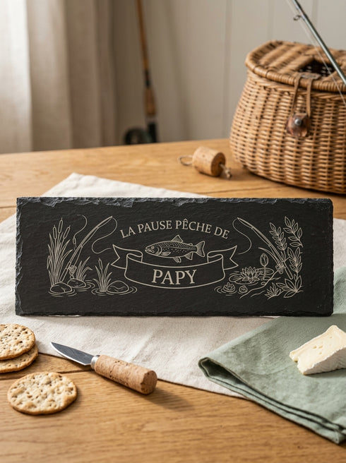 Planche apéro pêche personnalisée en ardoise gravée avec le prénom Papy