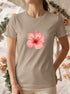 T-shirt femme hibiscus aquarelle coloris Sable porté de face