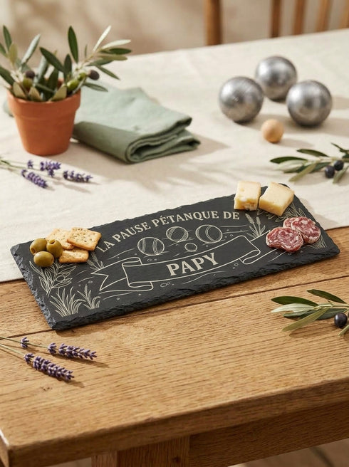 Planche apéro pétanque personnalisée avec charcuterie fromage et olives