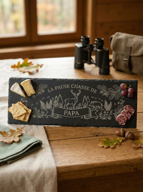 Planche apéro chasse personnalisée avec fromage charcuterie et crackers