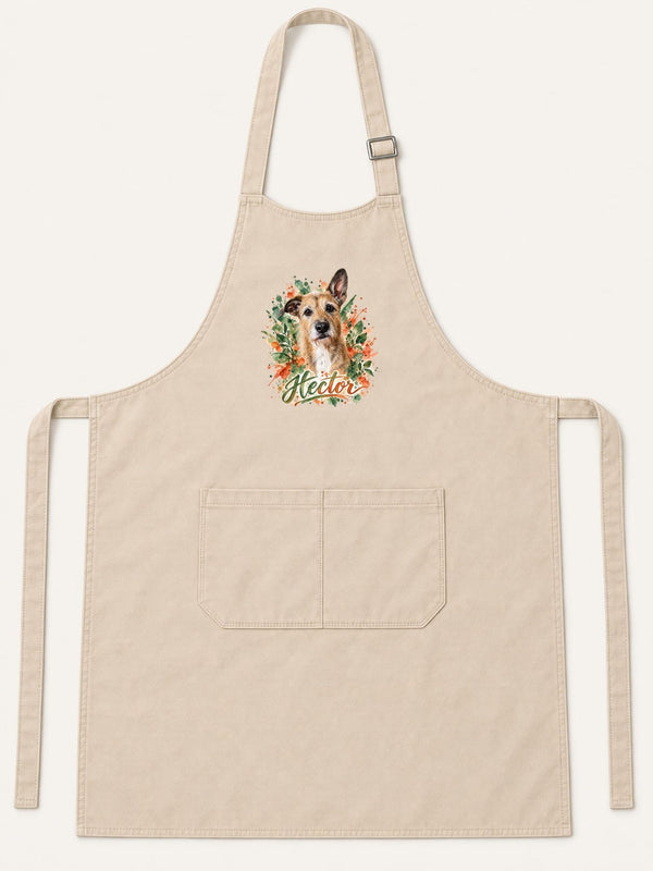 Visuel d’illustration – tablier de cuisine crème en coton, à plat, vue de face, avec le portrait à l’aquarelle d’Hector, chien fictif, et son prénom