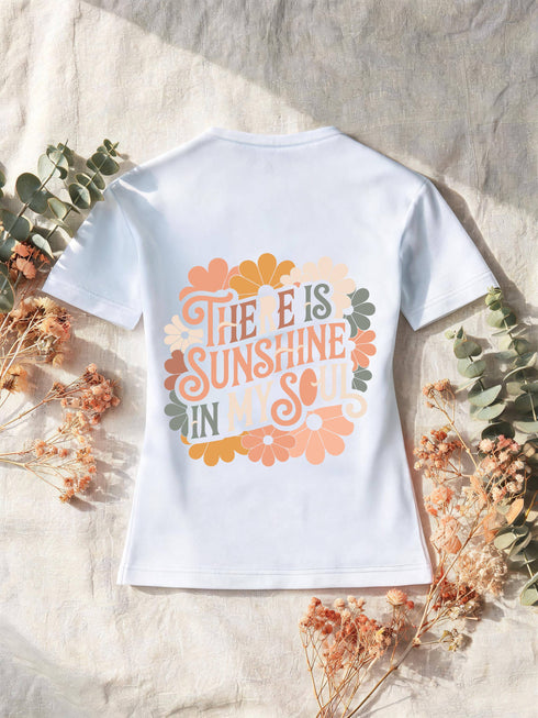 T-shirt femme blanc, citation fleurie « Sunshine in my soul » imprimée au dos