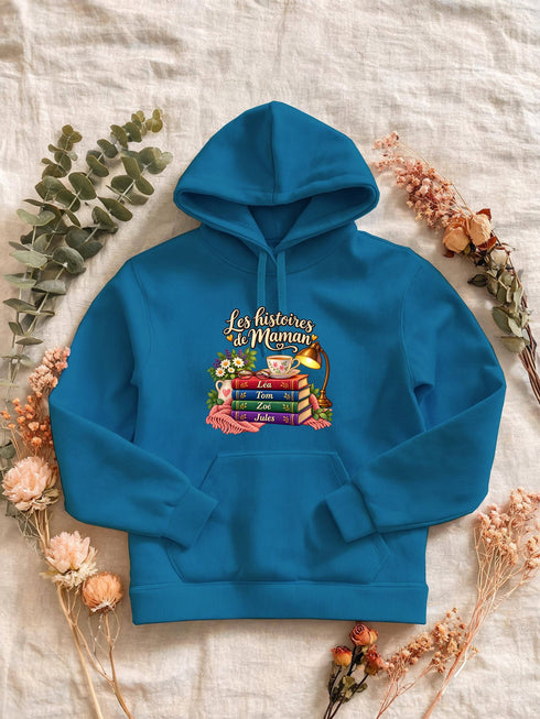 Visuel d’illustration – Sweat femme bleu tropical avec le design « Les histoires de Maman », exemple avec les prénoms Léa, Tom, Zoé et Jules