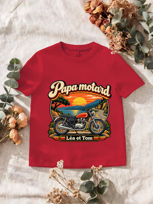 Visuel d’illustration – T-shirt homme rouge avec le design « Papa motard », exemple avec le surnom seul