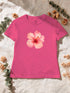 T-shirt femme hibiscus aquarelle coloris Fuchsia à plat