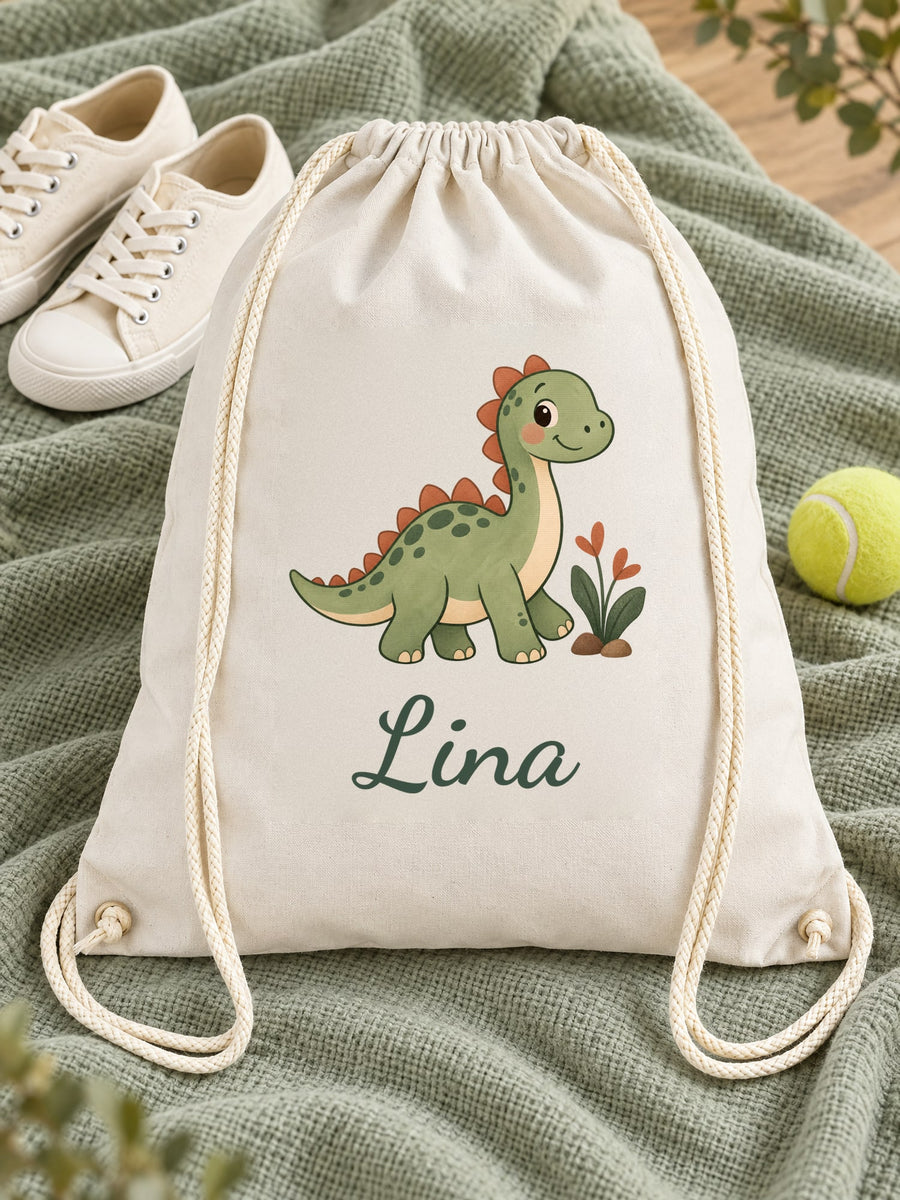 Visuel d’illustration – sac à cordon posé sur une couverture vert sauge près de baskets, imprimé « Lina » (exemple)