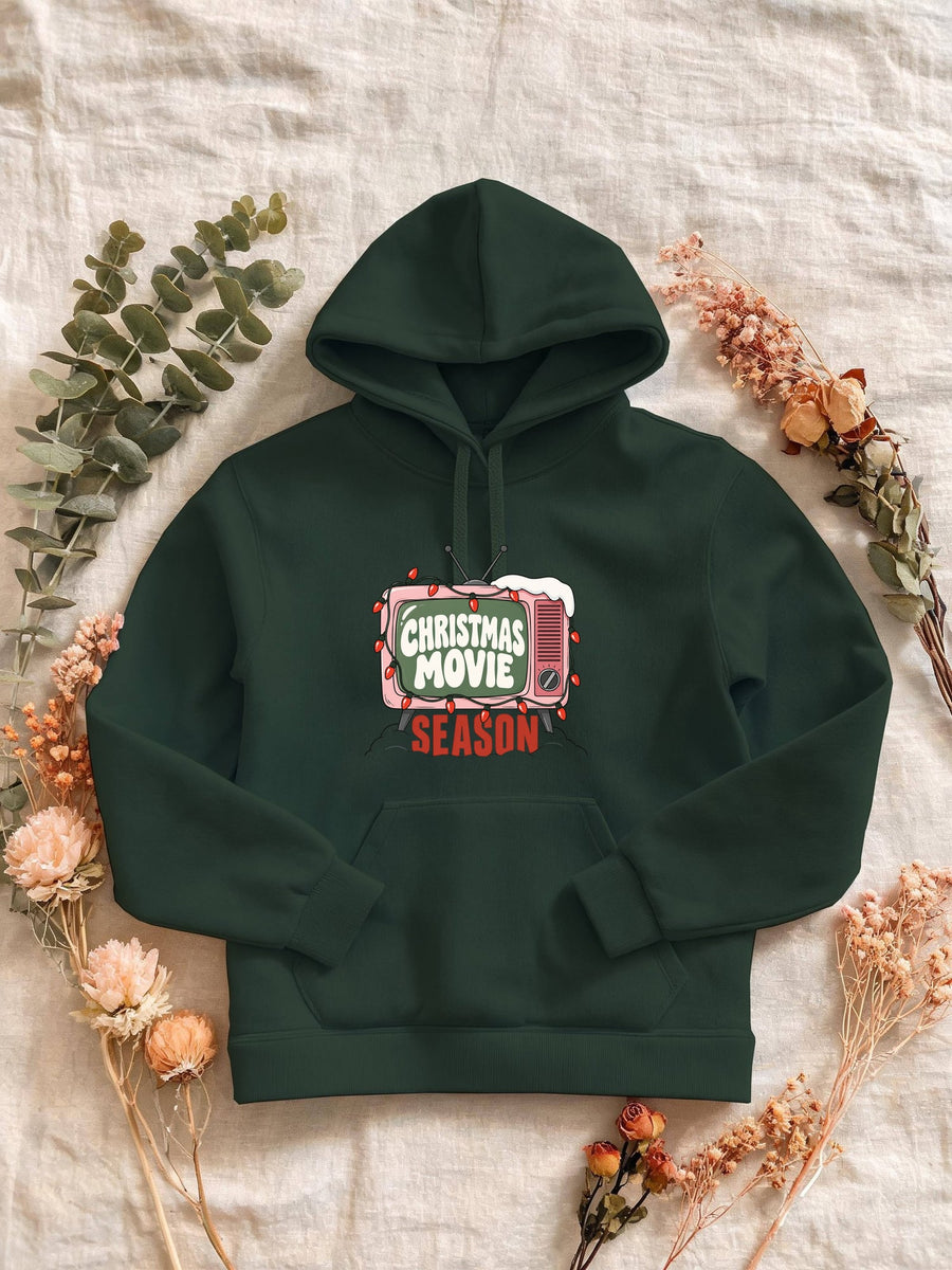 Visuel d’illustration – Sweat femme vert forêt avec la télé rétro rose et sa guirlande, « Christmas Movie Season »
