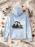 Dos d’un sweat à capuche blanc avec un portrait de couple au crayon