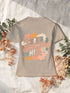 T-shirt femme sable, grand motif floral rétro au dos, eucalyptus et lumière douce cocooning