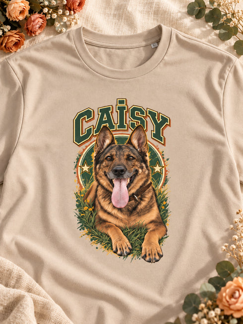 Gros plan du portrait Campus de Caisy imprimé sur un t-shirt homme Desert Dust.