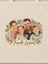 Visuel d’illustration – gros plan du portrait imprimé sur le coton naturel du tote bag, avec un portrait de famille fictive en style Portrait signature, texte « Famille Laurent »