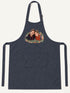 Visuel d’illustration – tablier de cuisine bleu marine en coton, à plat, vue de face, avec un portrait de couple fictif en style Portrait signature, prénoms clairs « Camille & Hugo »
