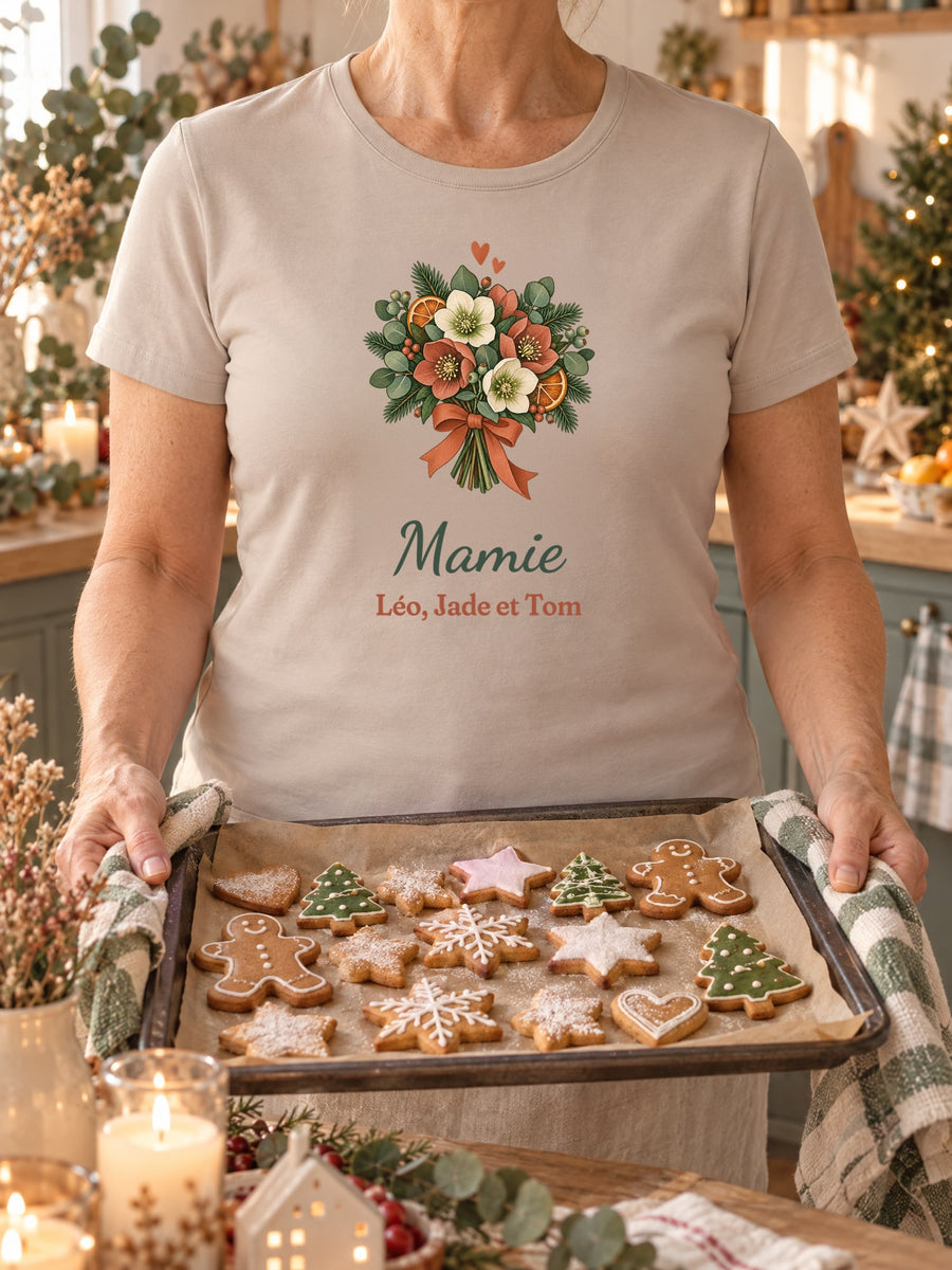 Visuel d’illustration – t-shirt sable dans une mise en situation, avec le motif un bouquet d’hiver, « Mamie » et « Léo, Jade et Tom » (exemple de prénoms)