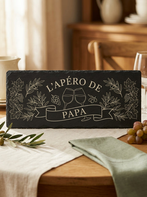Planche apéro personnalisée en ardoise gravée avec le prénom Papa