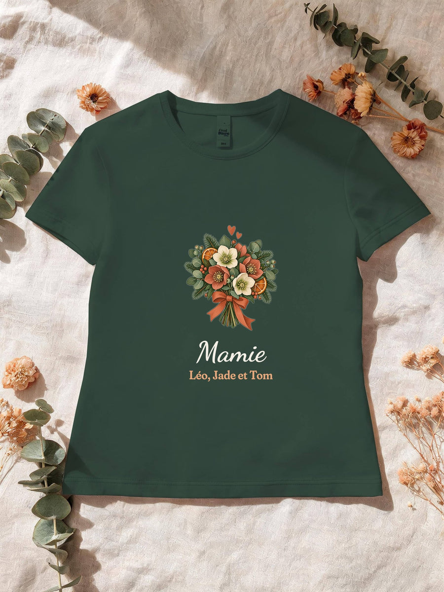 Visuel d’illustration – T-shirt femme vert forêt avec le motif un bouquet d’hiver, « Mamie » et « Léo, Jade et Tom » (exemple de prénoms)