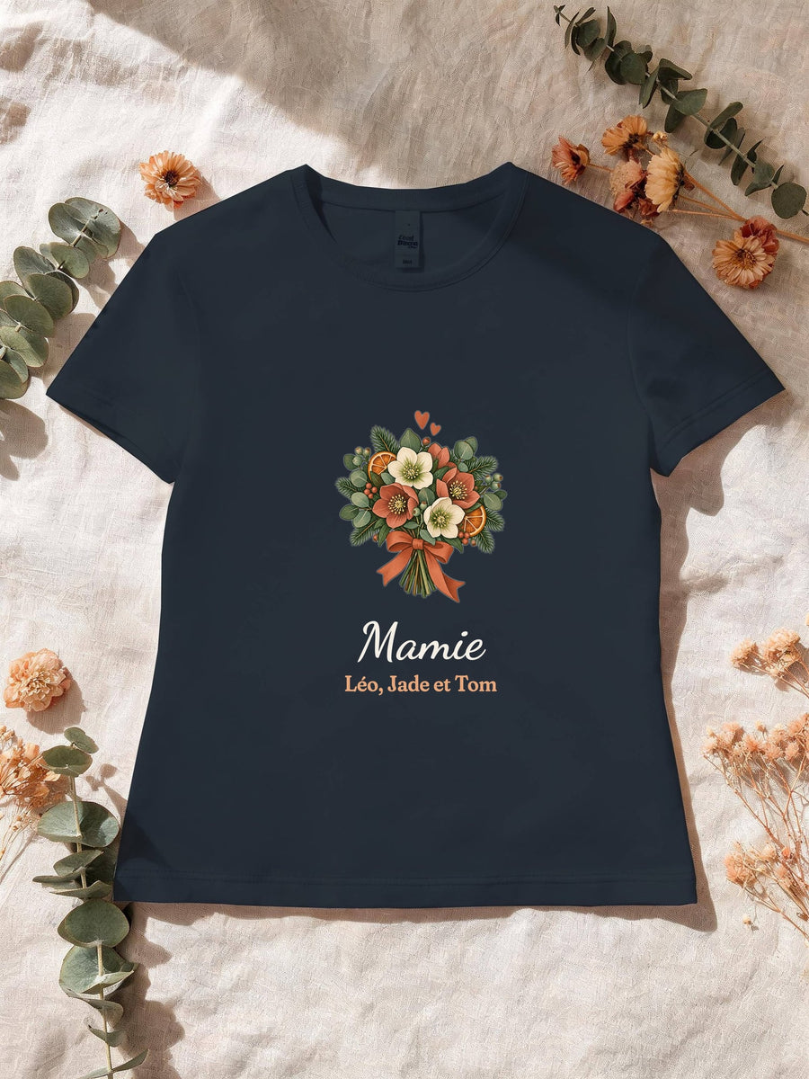 Visuel d’illustration – T-shirt femme navy avec le motif un bouquet d’hiver, « Mamie » et « Léo, Jade et Tom » (exemple de prénoms)