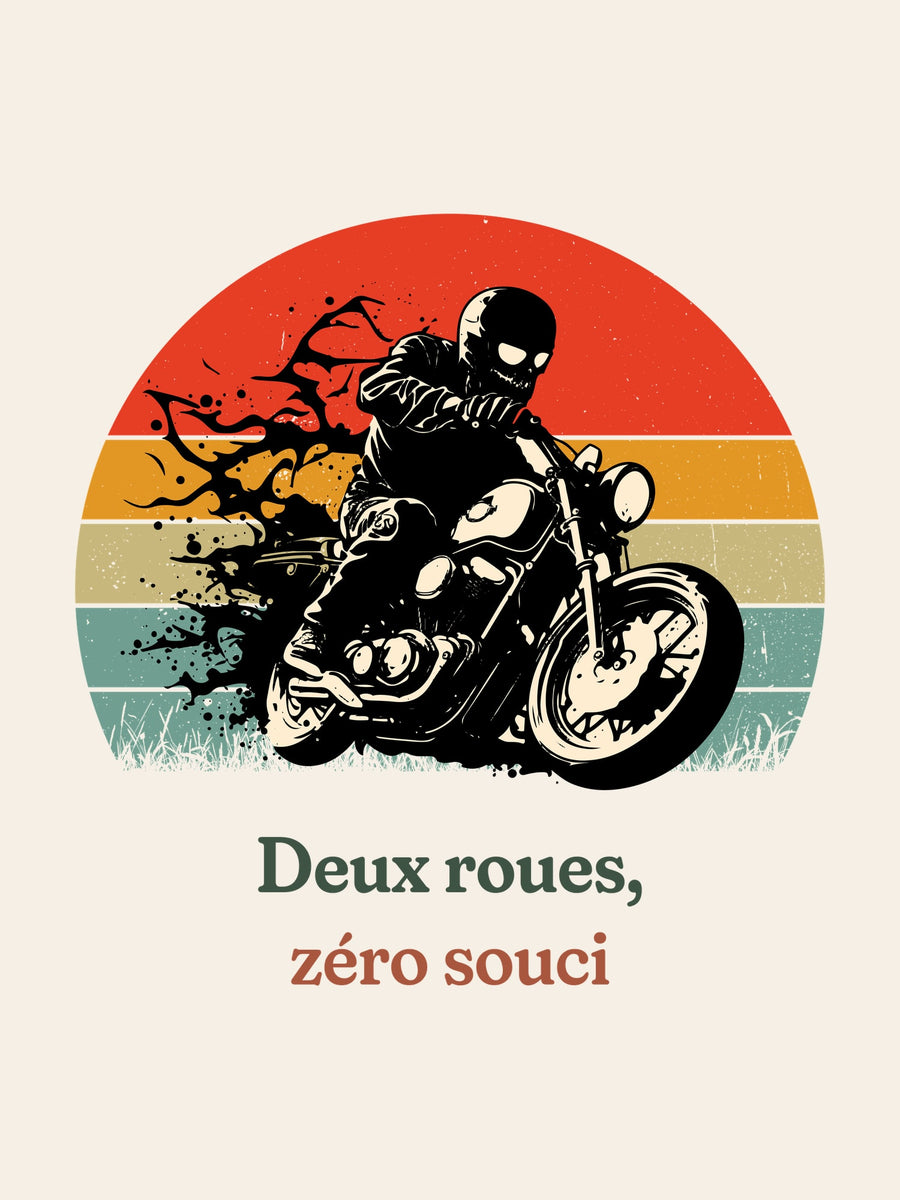 Visuel d’illustration – gros plan du motif : un motard casqué sur sa moto, en silhouette devant un soleil couchant à bandes rétro et « Deux roues, zéro souci »