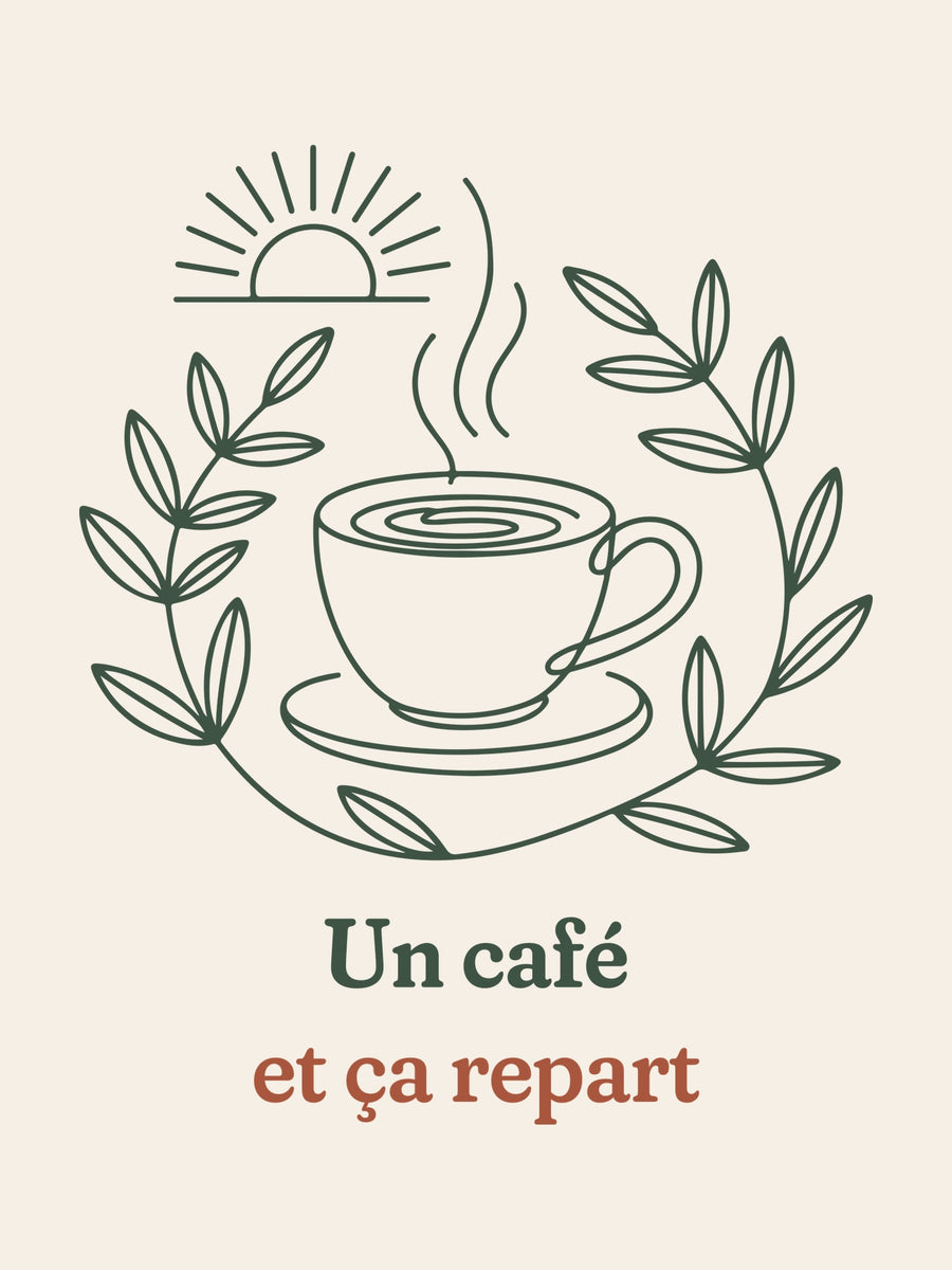 Visuel d’illustration – gros plan du motif : une tasse de café fumante entourée d’une couronne de feuilles, sous un soleil levant et « Un café et ça repart »